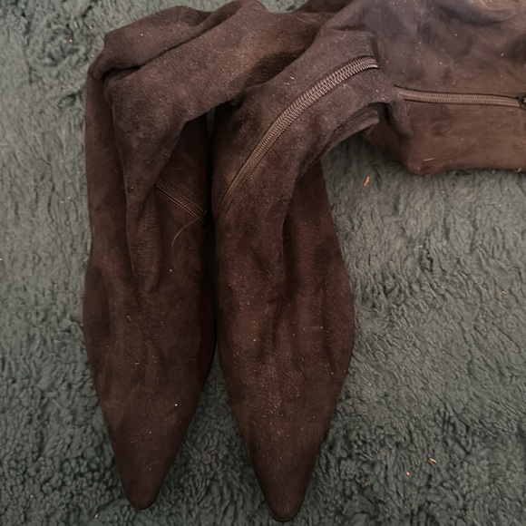 Black suede kitten heel booties - Picture 2 of 5